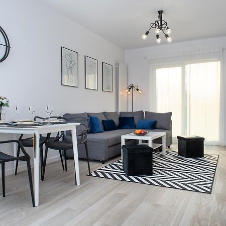 Apartament Happy Holiday Kolobrzeg Exterior photo