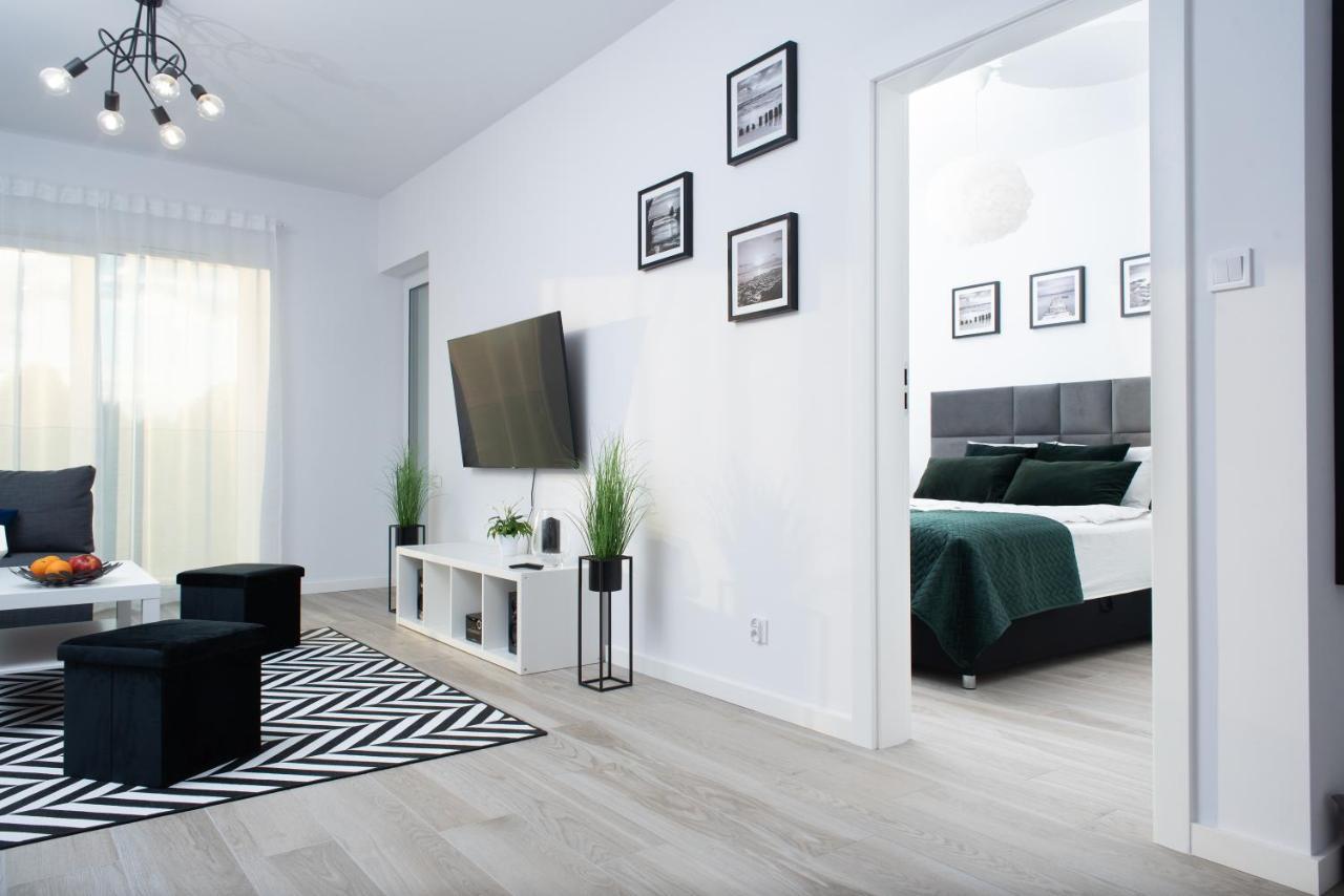 Apartament Happy Holiday Kolobrzeg Exterior photo