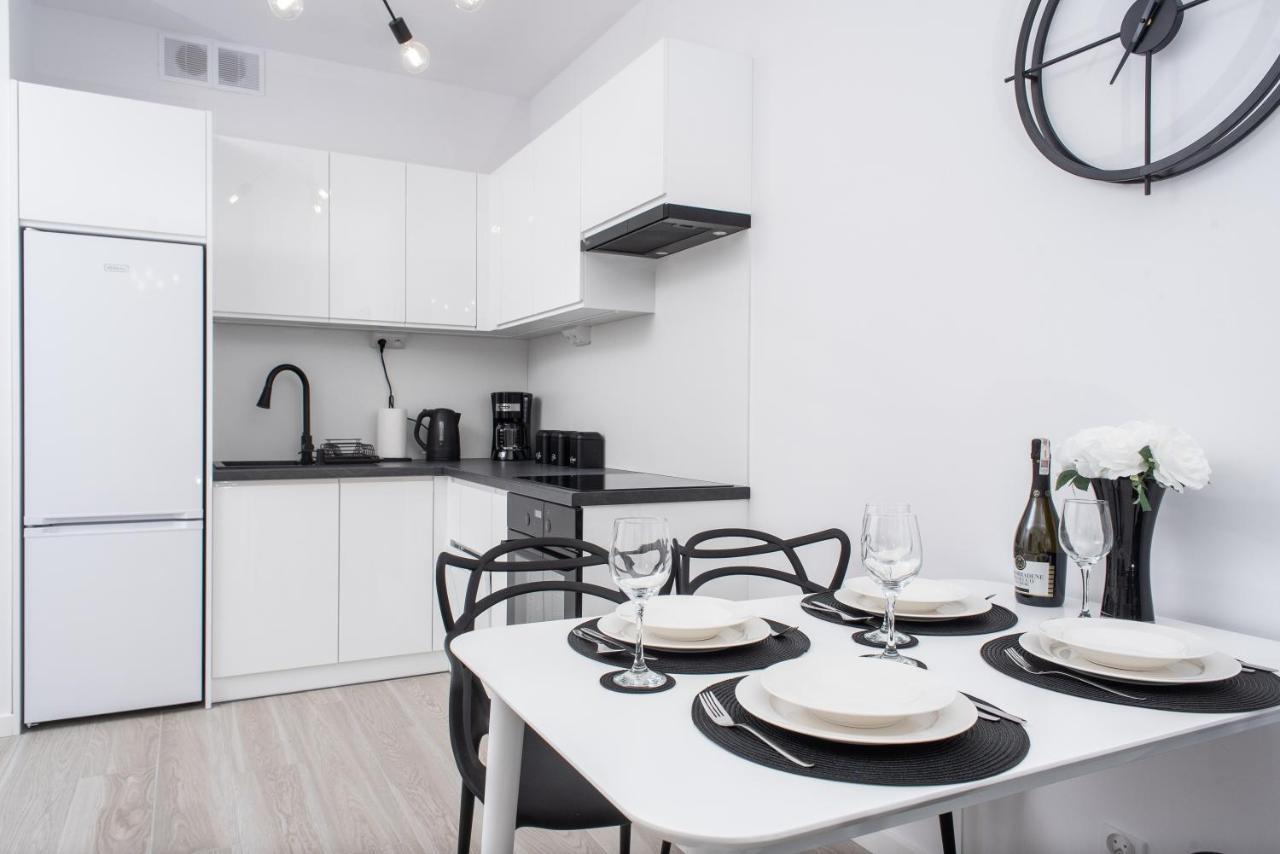 Apartament Happy Holiday Kolobrzeg Exterior photo